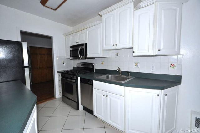 142 Garth Road 2N, Scarsdale, NY 10583