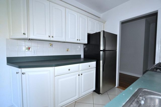 142 Garth Road 2N, Scarsdale, NY 10583