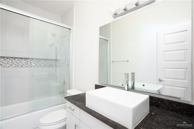 1702 W Garrison Drive A, Pharr, TX 78577