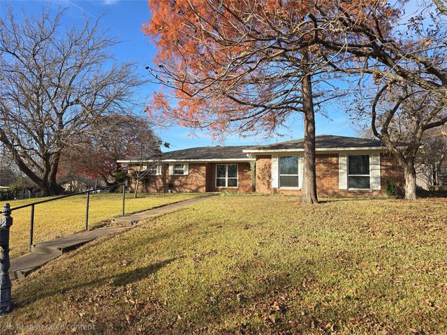 301 E 6th Street, Weatherford, TX 76086