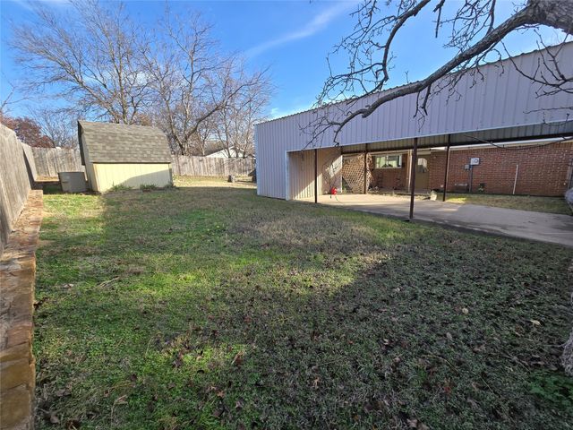 301 E 6th Street, Weatherford, TX 76086