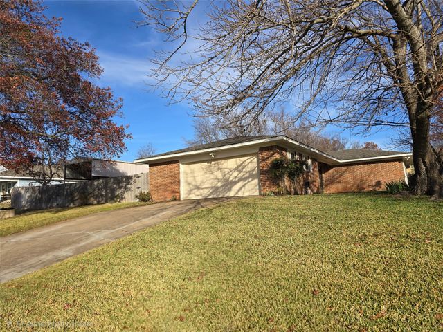 301 E 6th Street, Weatherford, TX 76086