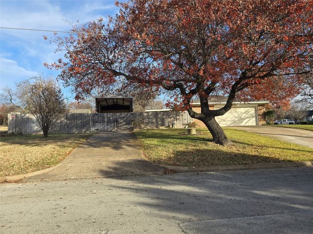 301 E 6th Street, Weatherford, TX 76086