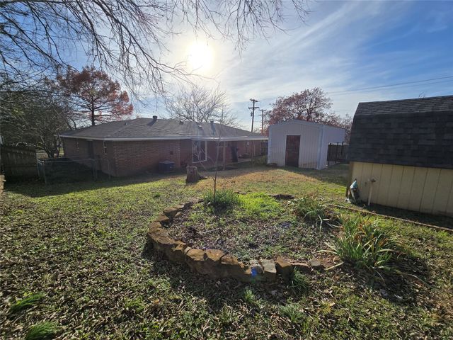 301 E 6th Street, Weatherford, TX 76086