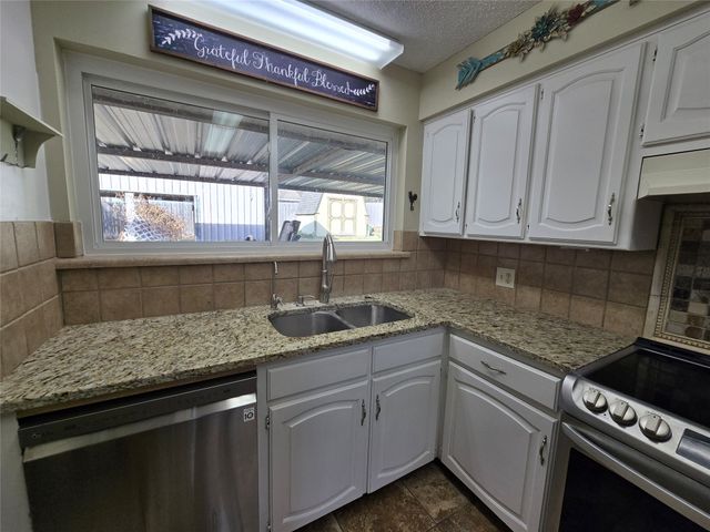 301 E 6th Street, Weatherford, TX 76086