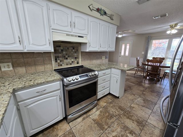 301 E 6th Street, Weatherford, TX 76086