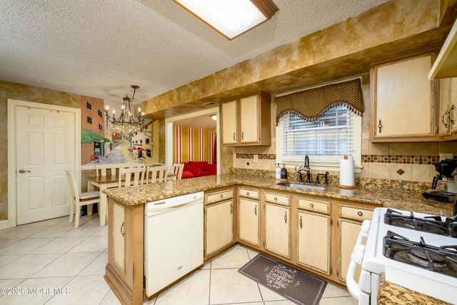4 Boston Court, Howell, NJ 07731