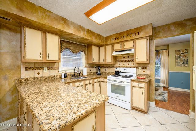 4 Boston Court, Howell, NJ 07731