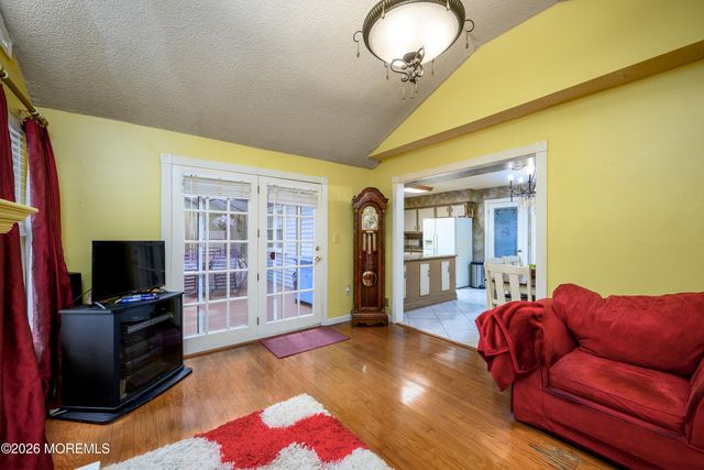 4 Boston Court, Howell, NJ 07731