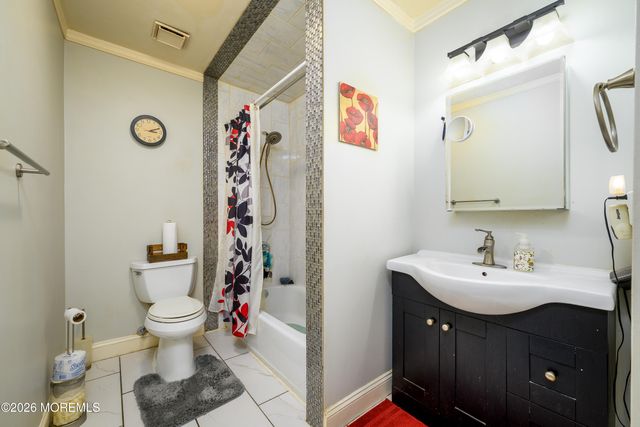 4 Boston Court, Howell, NJ 07731