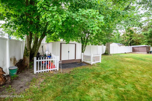 4 Boston Court, Howell, NJ 07731