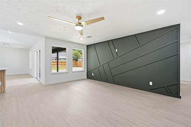 25402 Thistlewaite Lane, Spring, TX 77373
