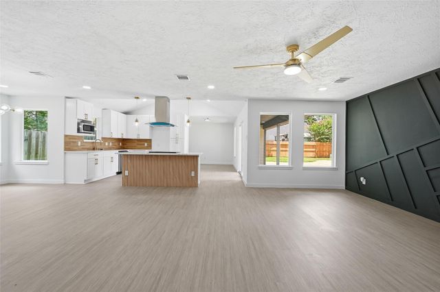 25402 Thistlewaite Lane, Spring, TX 77373