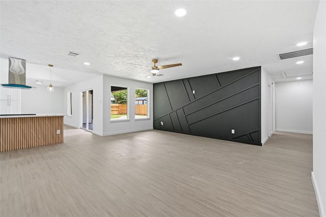 25402 Thistlewaite Lane, Spring, TX 77373