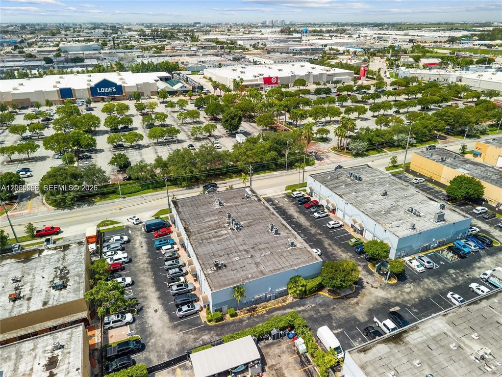Image 7 of property listing at 1671 W 37th St 2, Hialeah, FL 33012