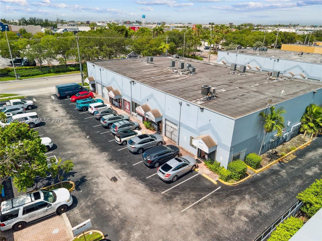 Image 8 of property listing at 1671 W 37th St 2, Hialeah, FL 33012