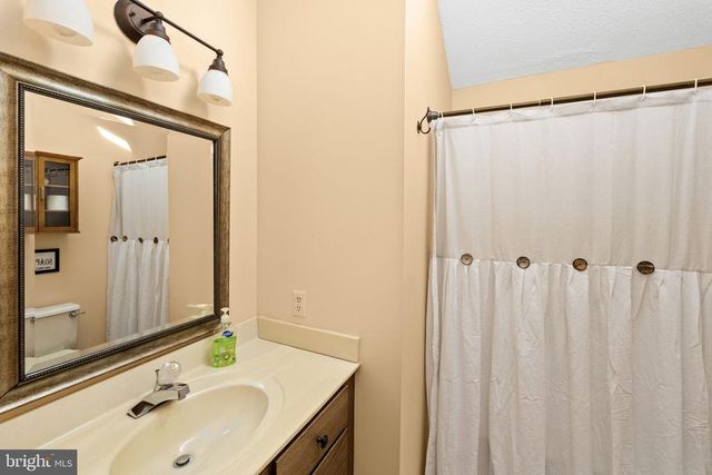 128 HARRISON CIR, Locust Grove, VA 22508