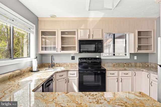 128 HARRISON CIR, Locust Grove, VA 22508