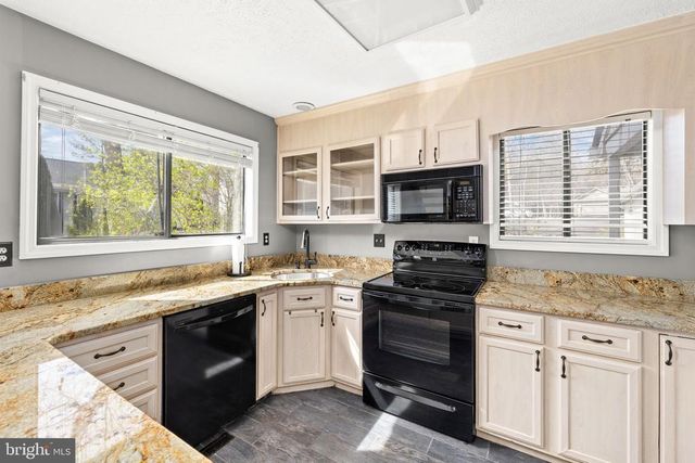 128 HARRISON CIR, Locust Grove, VA 22508