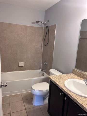 2604 Riversedge Drive 10, Saline, MI 48176