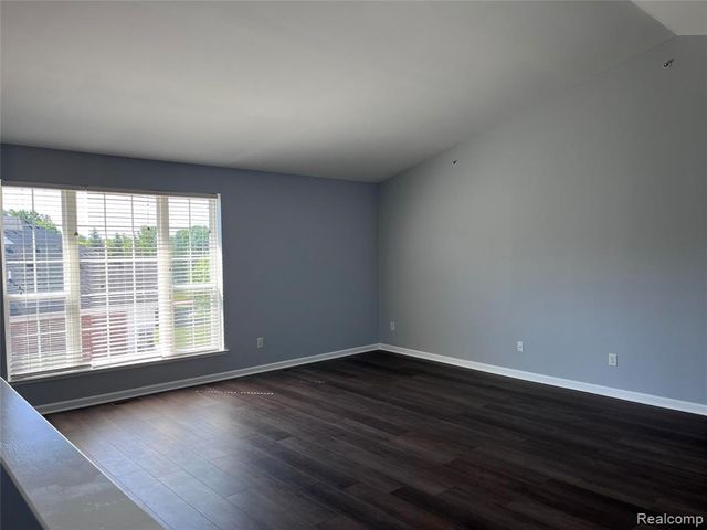 2604 Riversedge Drive 10, Saline, MI 48176