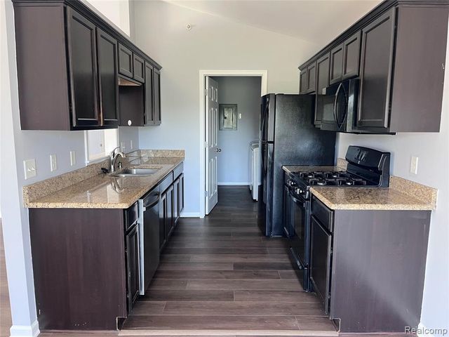 2604 Riversedge Drive 10, Saline, MI 48176