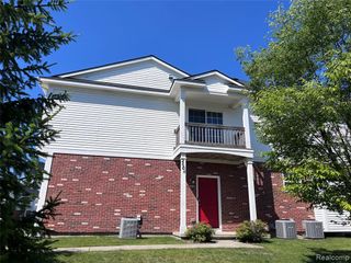 2604 Riversedge Drive 10, Saline, MI 48176