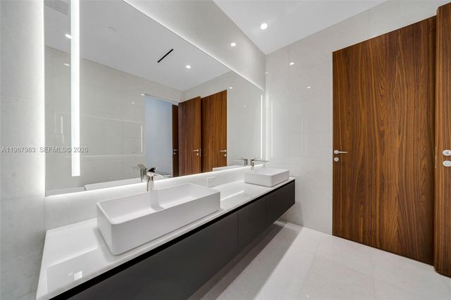 5 Grove Isle Dr S 504, Coconut Grove, FL 33133