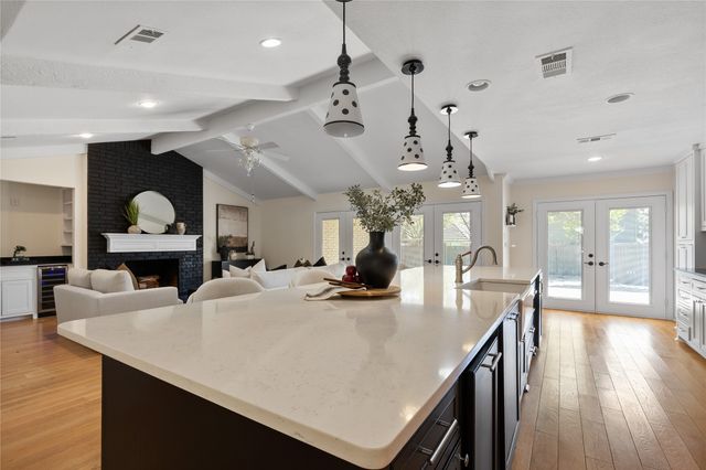 2125 Lakecrest Drive, Grapevine, TX 76051