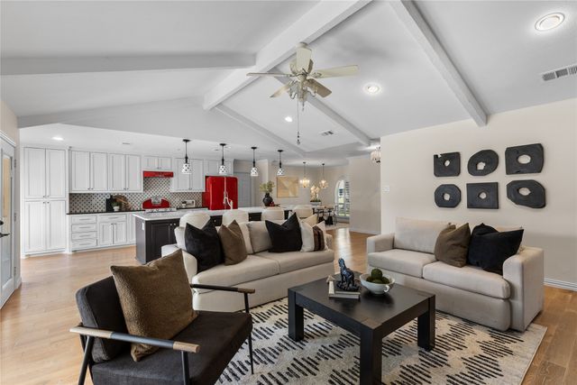 2125 Lakecrest Drive, Grapevine, TX 76051