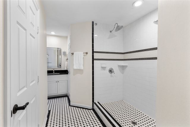 2125 Lakecrest Drive, Grapevine, TX 76051