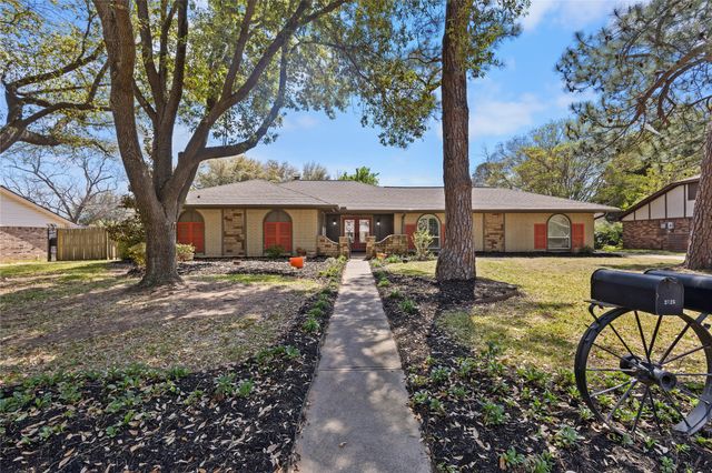 2125 Lakecrest Drive, Grapevine, TX 76051