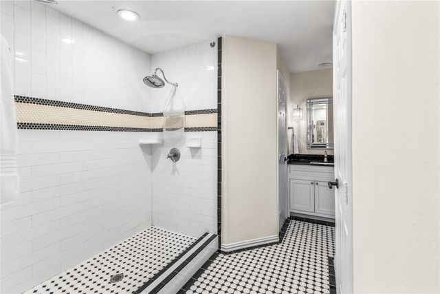 2125 Lakecrest Drive, Grapevine, TX 76051