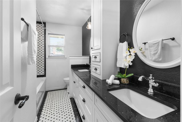 2125 Lakecrest Drive, Grapevine, TX 76051