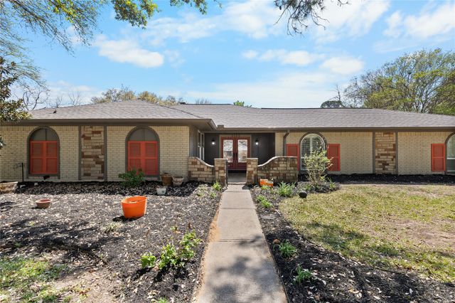 2125 Lakecrest Drive, Grapevine, TX 76051