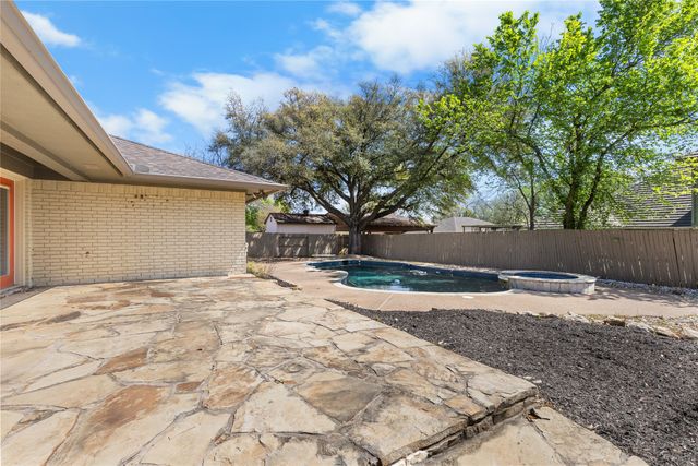 2125 Lakecrest Drive, Grapevine, TX 76051