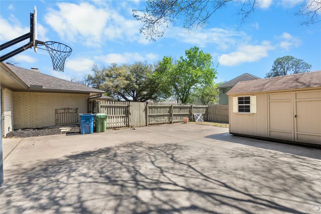 2125 Lakecrest Drive, Grapevine, TX 76051