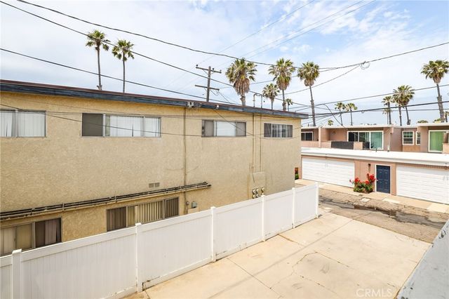 205 13th Street D, Huntington Beach, CA 92648