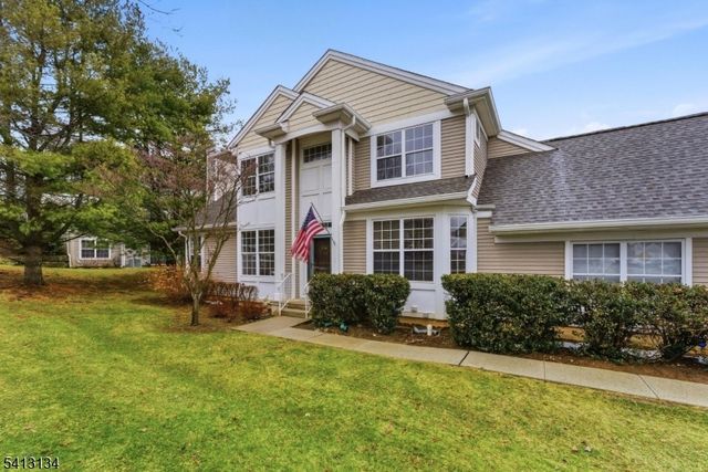 1331 Eagles Nest Ct, Lopatcong Twp., NJ 08886