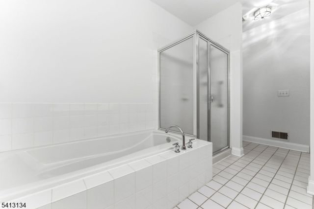 1331 Eagles Nest Ct, Lopatcong Twp., NJ 08886