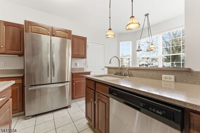 1331 Eagles Nest Ct, Lopatcong Twp., NJ 08886