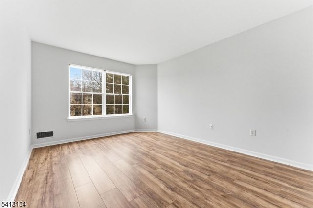 1331 Eagles Nest Ct, Lopatcong Twp., NJ 08886