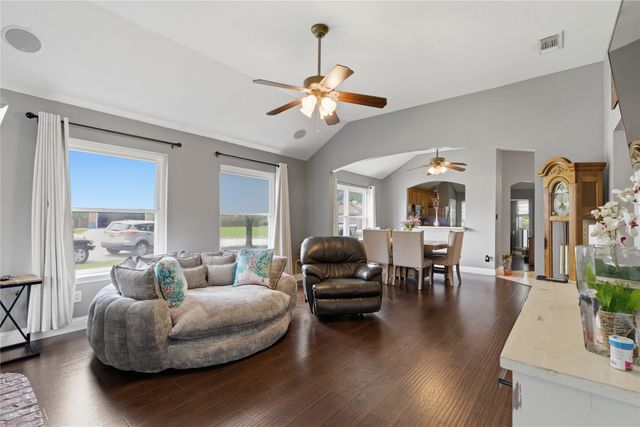 113 Forest Glen Drive, Mansfield, TX 76063