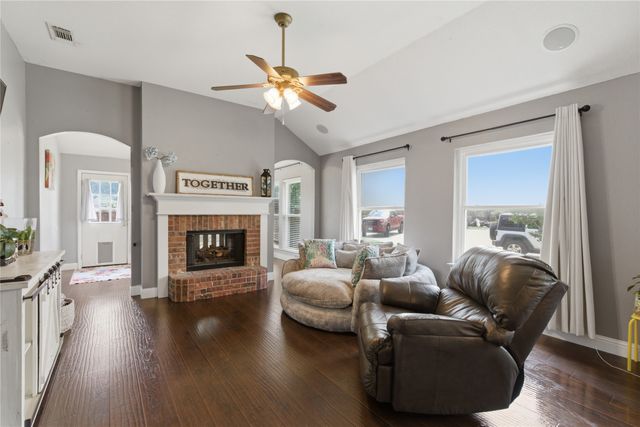113 Forest Glen Drive, Mansfield, TX 76063
