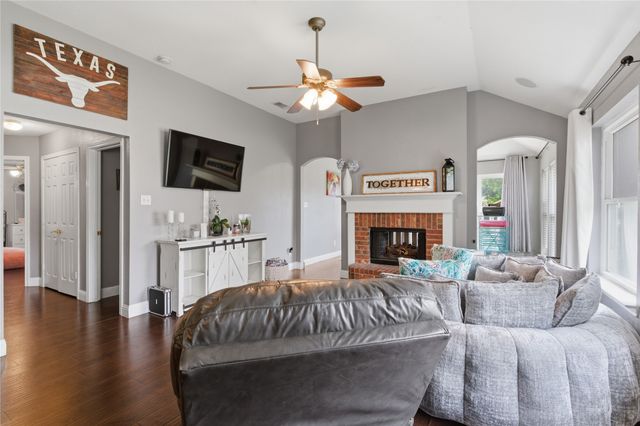 113 Forest Glen Drive, Mansfield, TX 76063