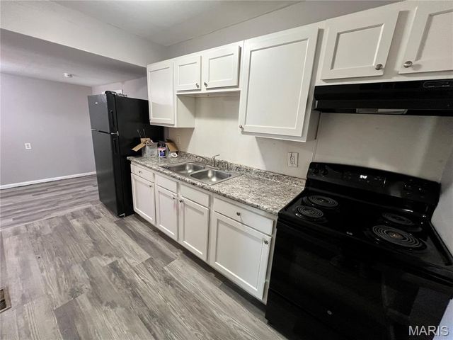10425 Presley Drive, St Louis, MO 63137