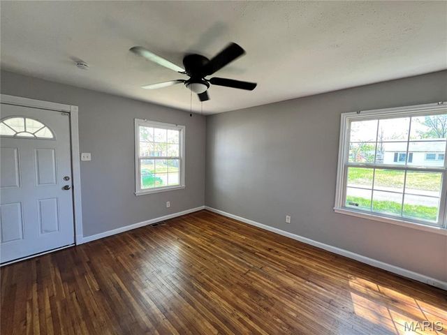 10425 Presley Drive, St Louis, MO 63137