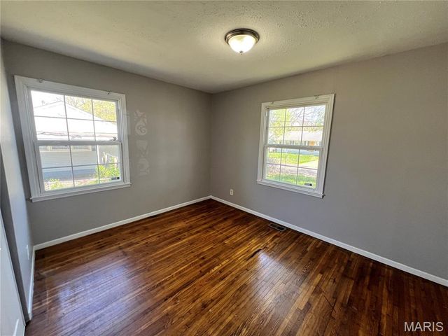 10425 Presley Drive, St Louis, MO 63137