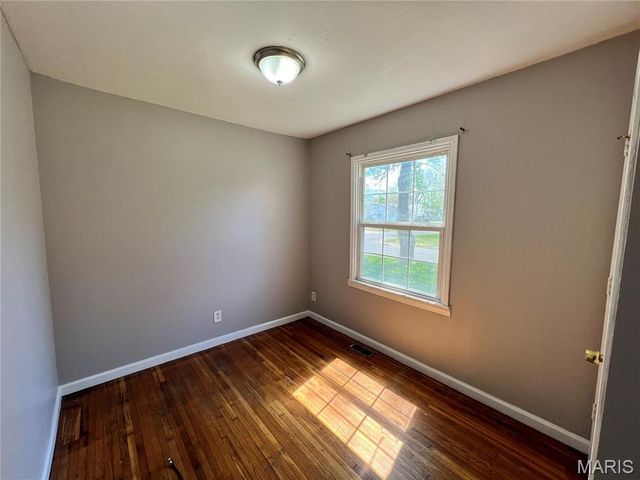 10425 Presley Drive, St Louis, MO 63137