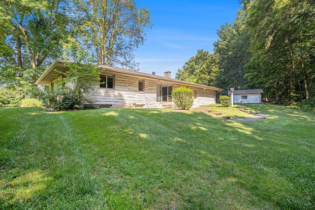 301 Woodland Drive, Buchanan, MI 49107